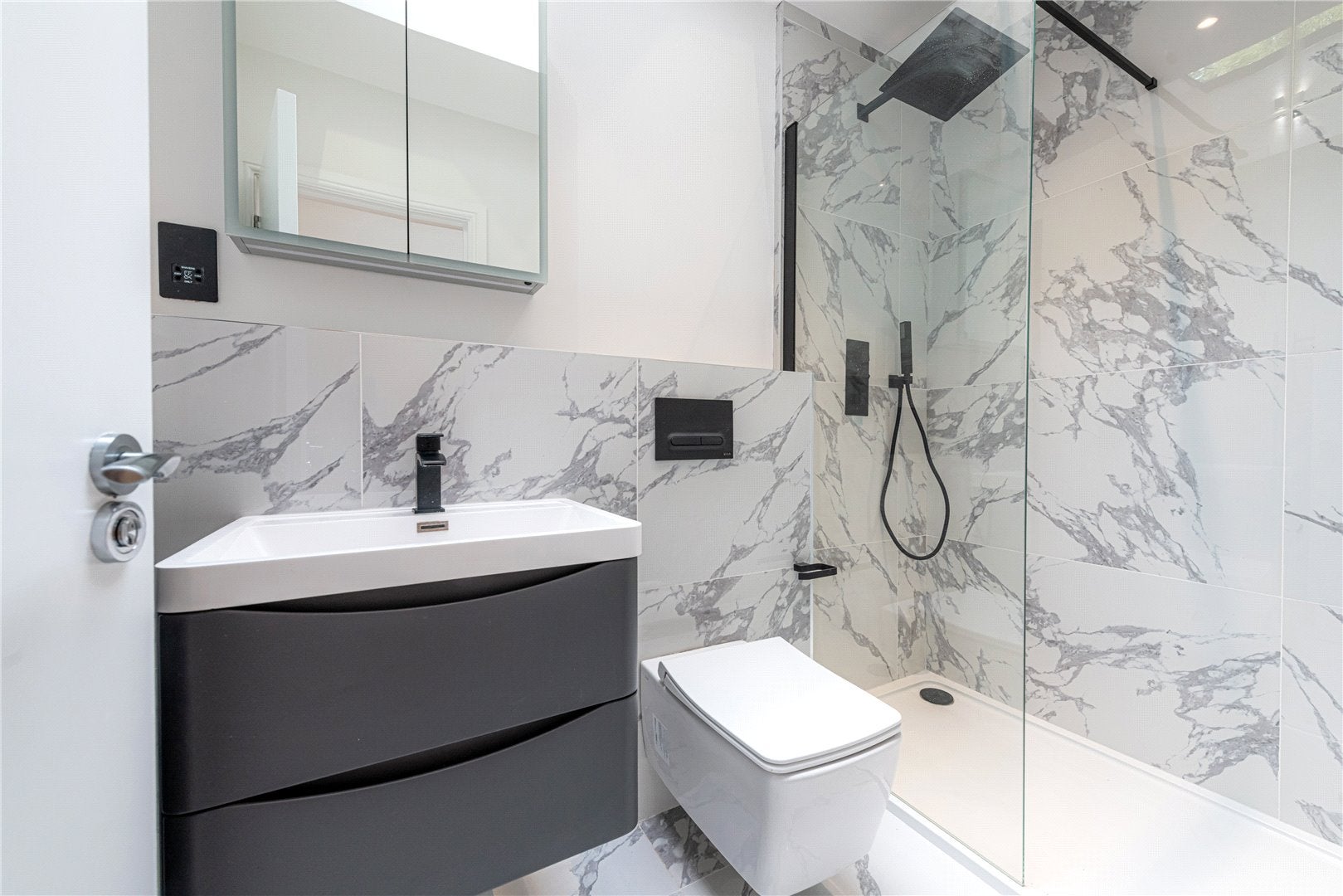 Flat Cambridge Gardens in Greater London