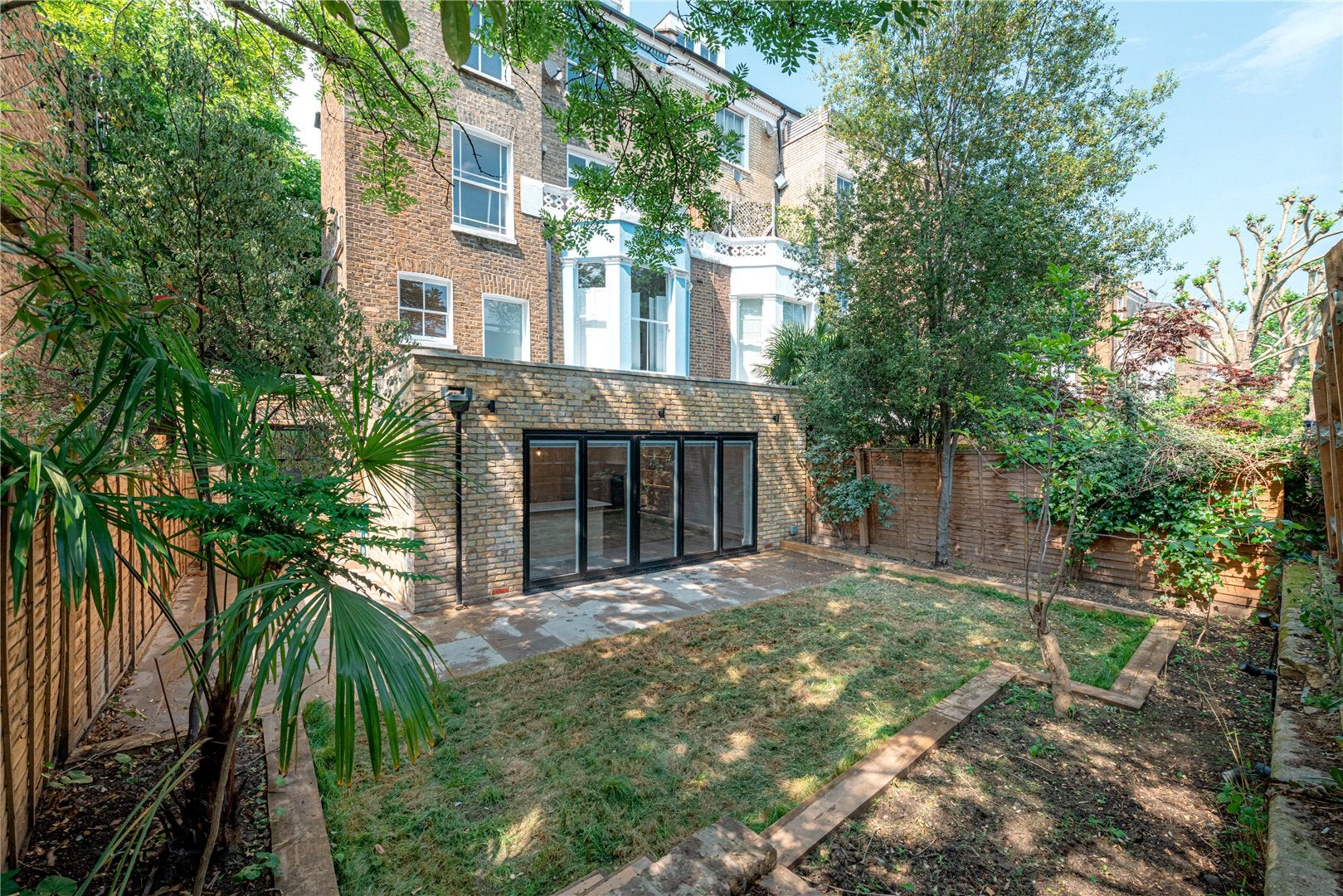 Flat Cambridge Gardens in Greater London