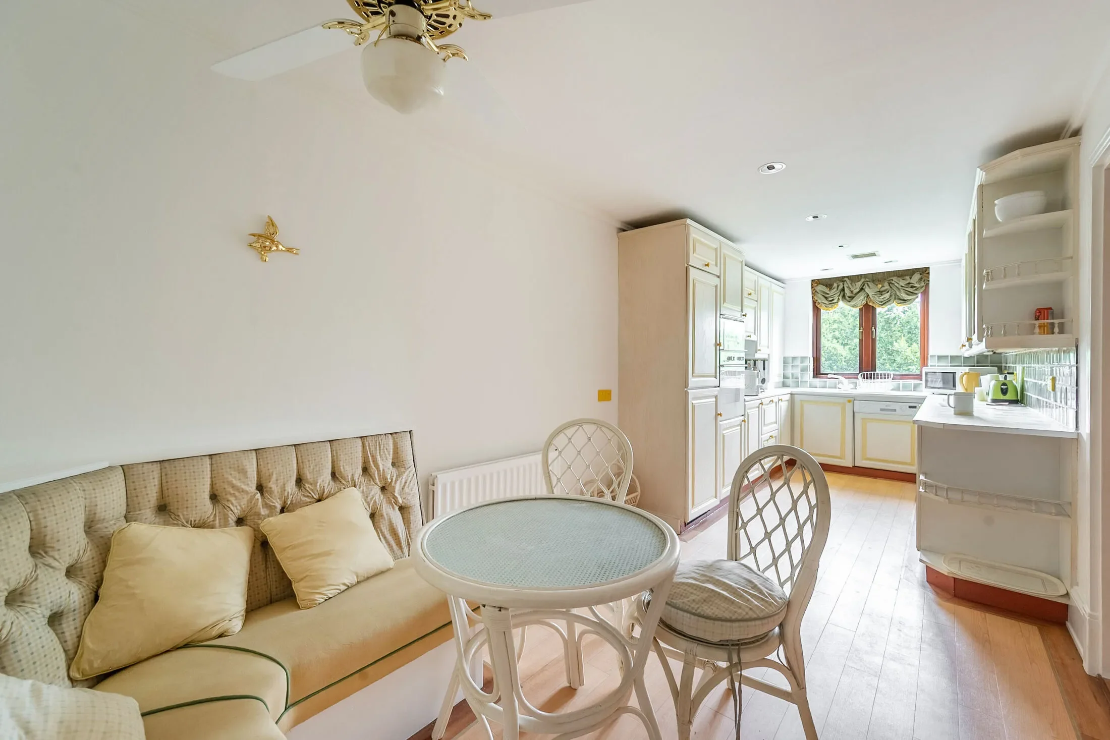 Flat Sudbury Hill in Greater London
