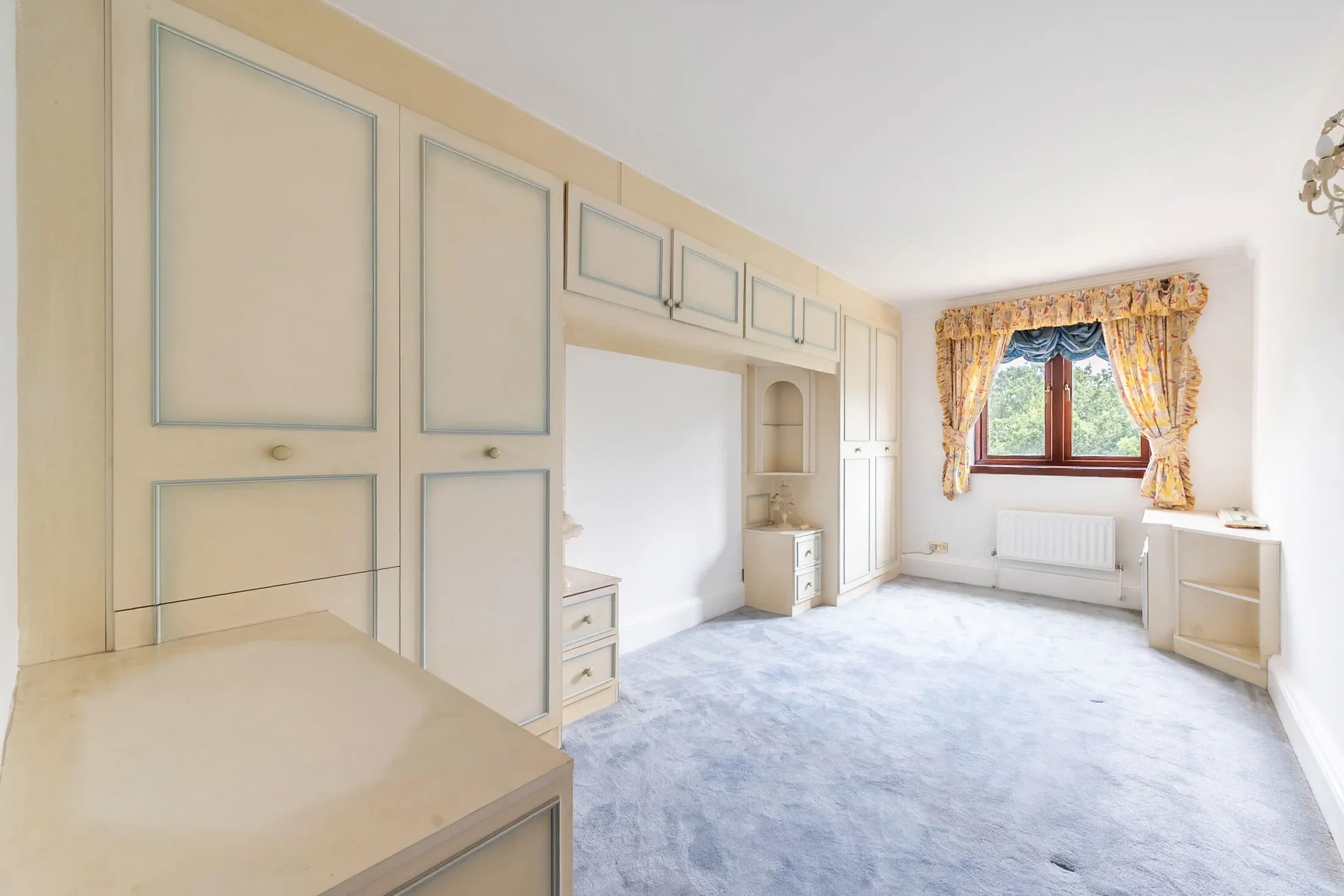 Flat Sudbury Hill in Greater London
