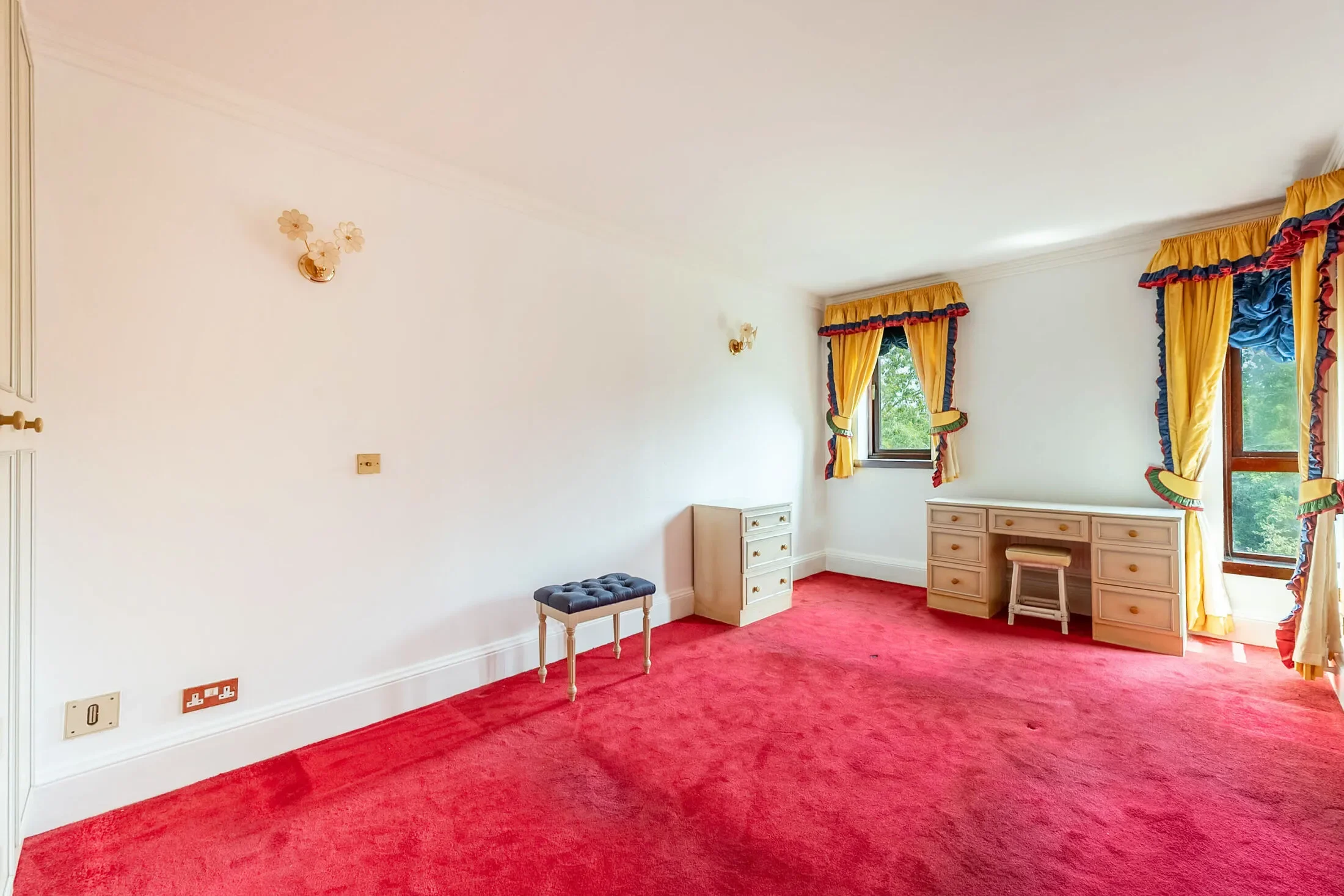 Flat Sudbury Hill in Greater London