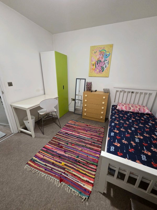 Room Pragel Street in Greater London