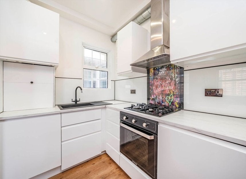 Flat Racton Road in Greater London