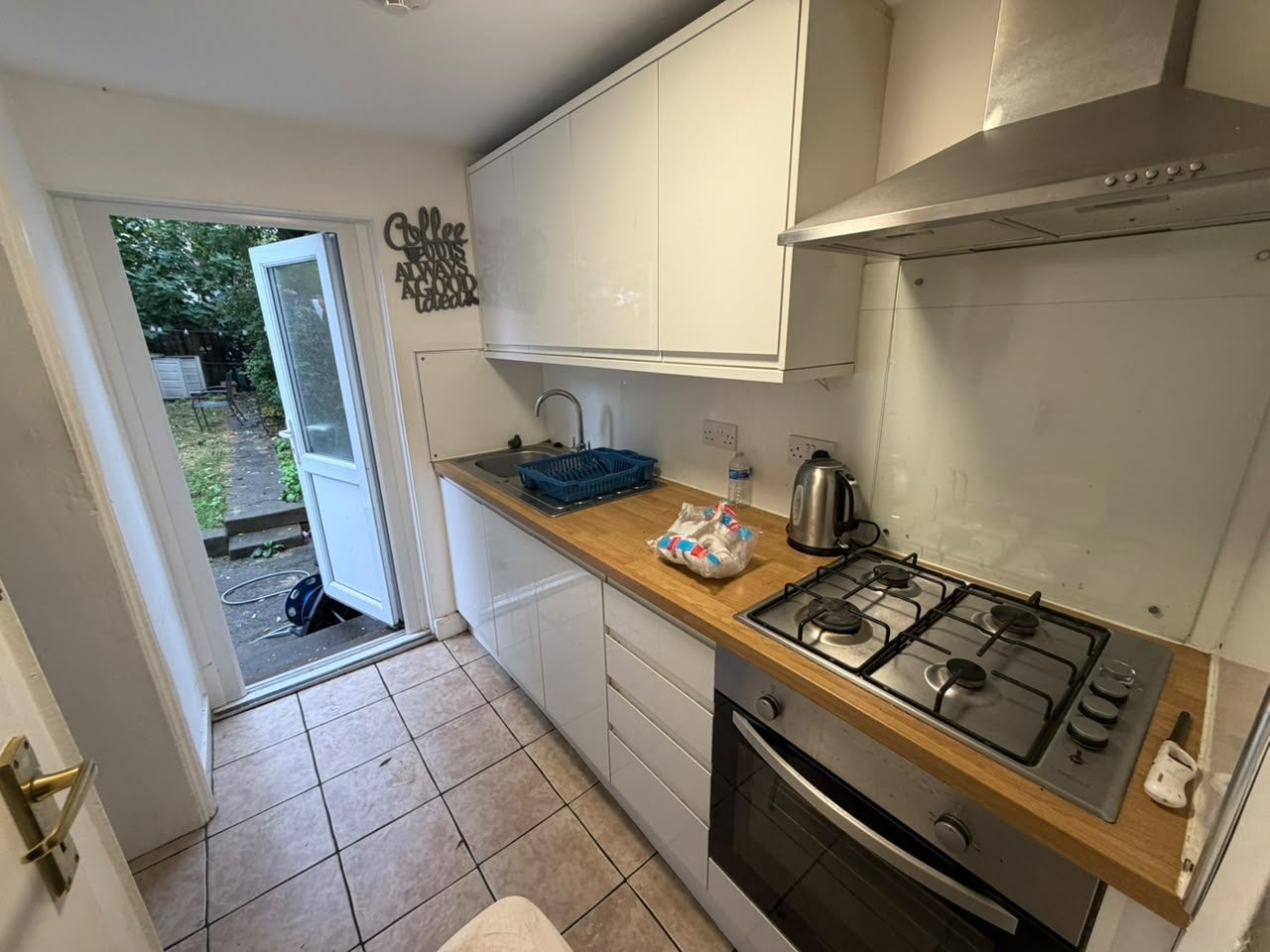 Flat Mayton Street in Greater London