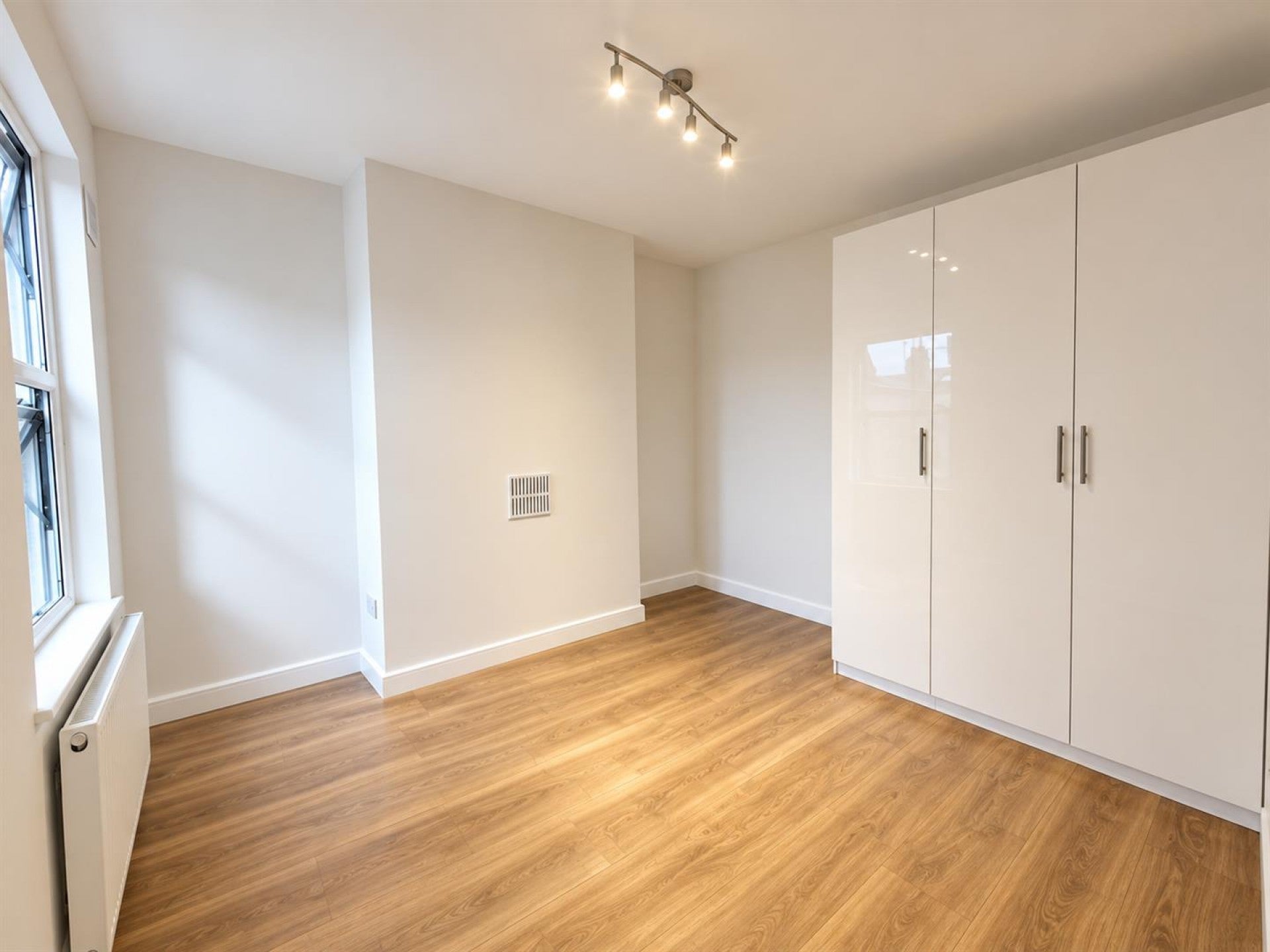 Flat Osborne Road in Greater London