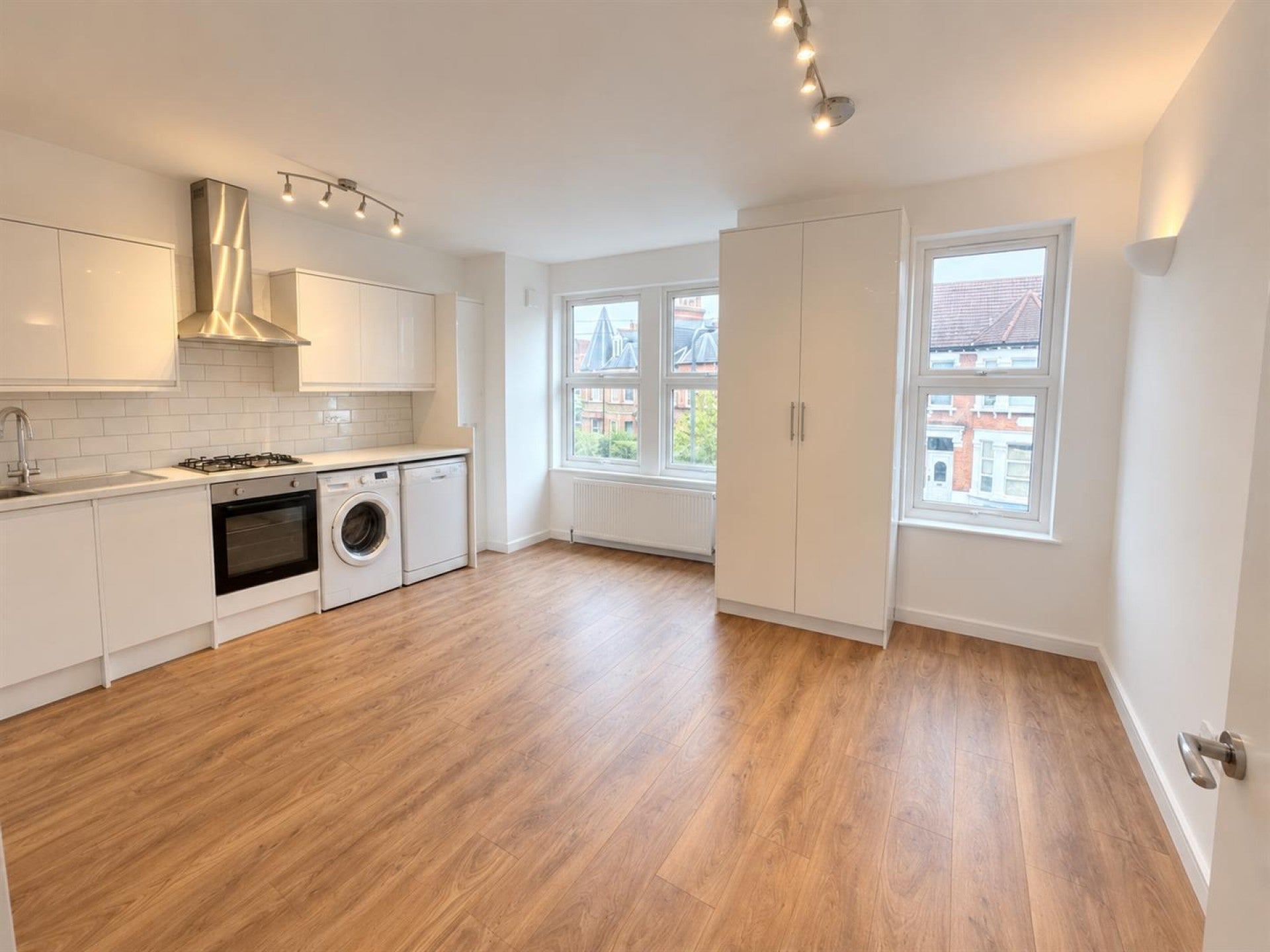 Flat Osborne Road in Greater London
