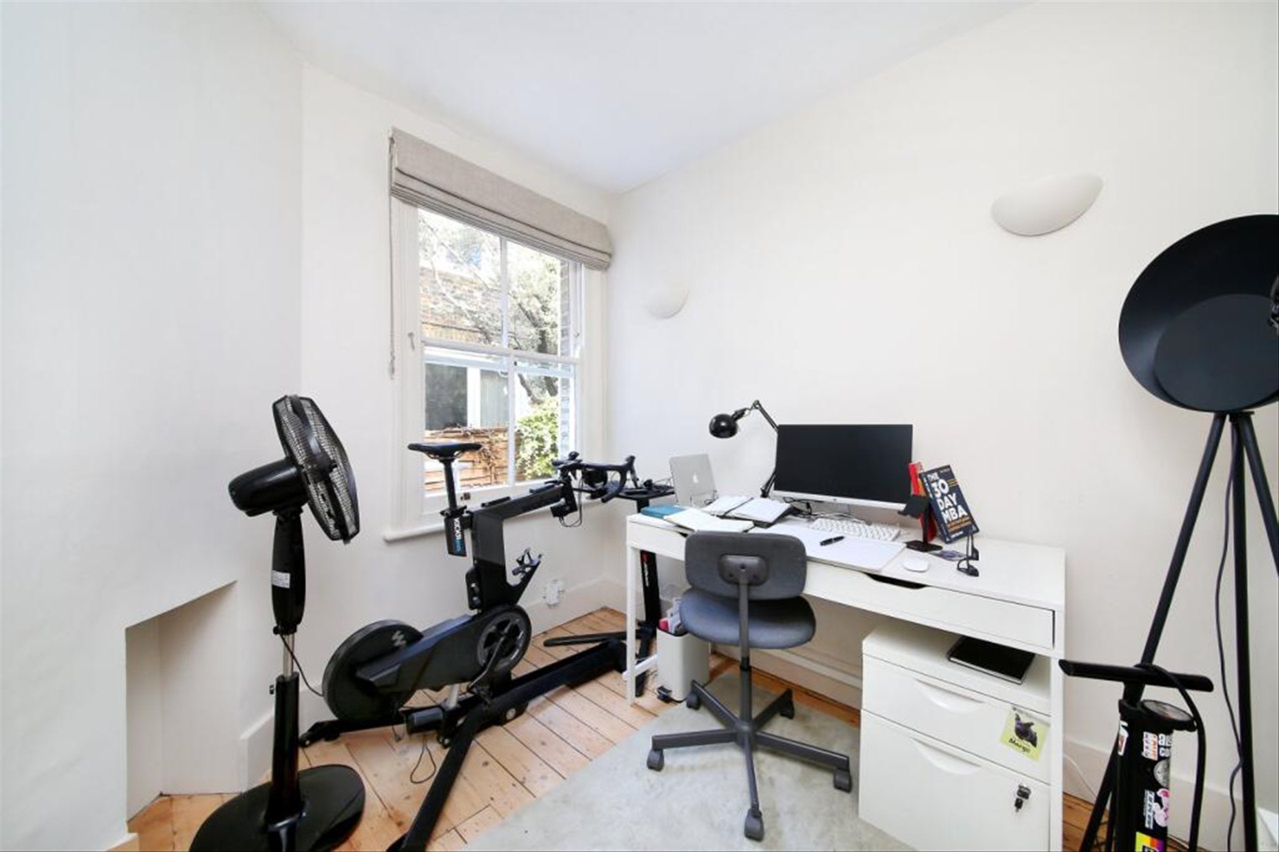 Flat Cowley Road in Greater London