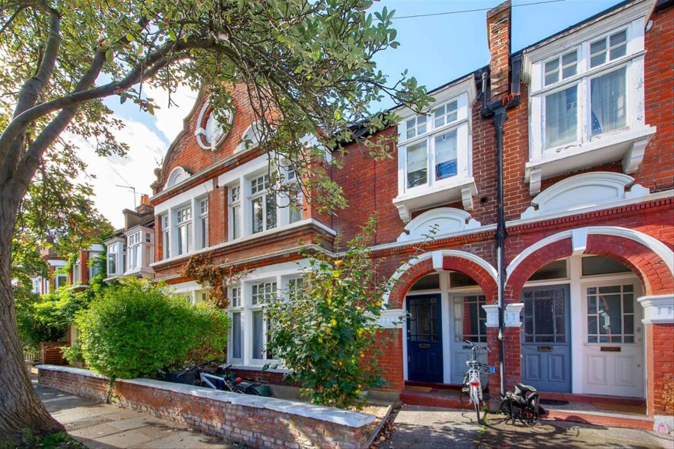 Flat Cowley Road in Greater London