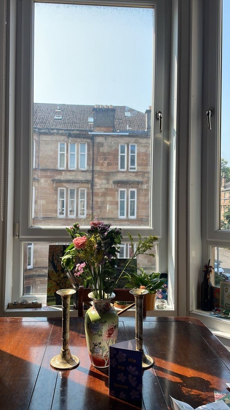 Room Albert Avenue in Glasgow