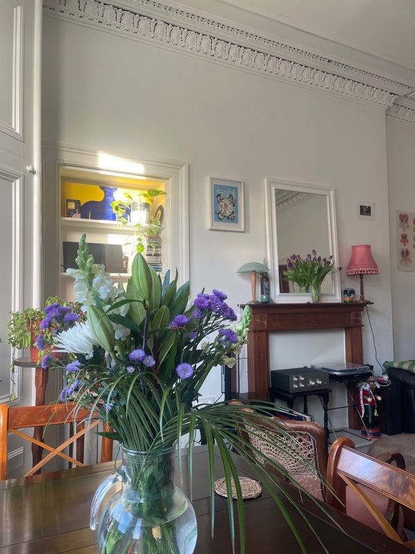 Room Albert Avenue in Glasgow