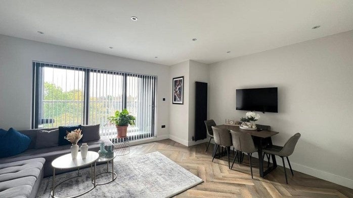 Flat Victoria Road in Greater London