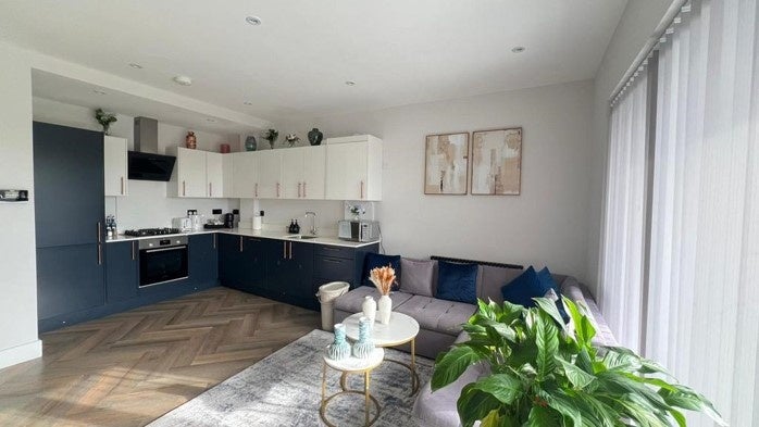 Flat Victoria Road in Greater London