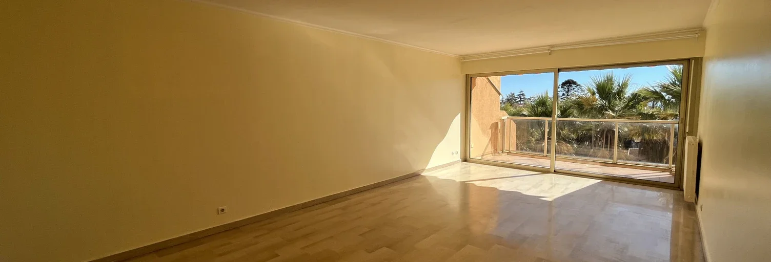 Flat Avenue de Fabron in Nice