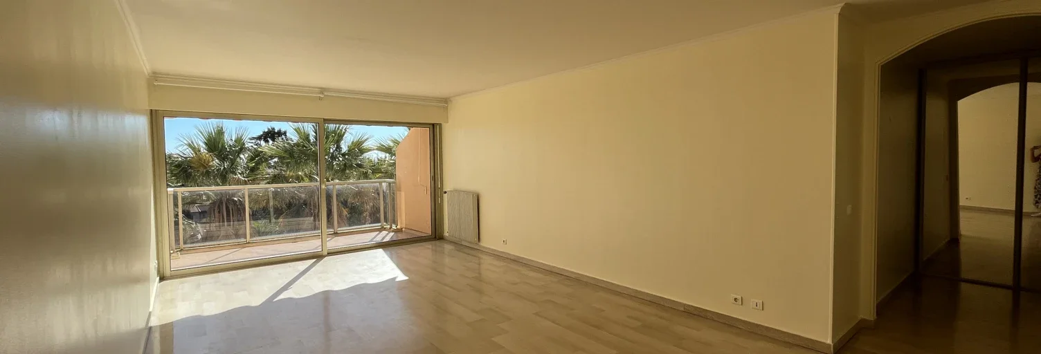 Flat Avenue de Fabron in Nice