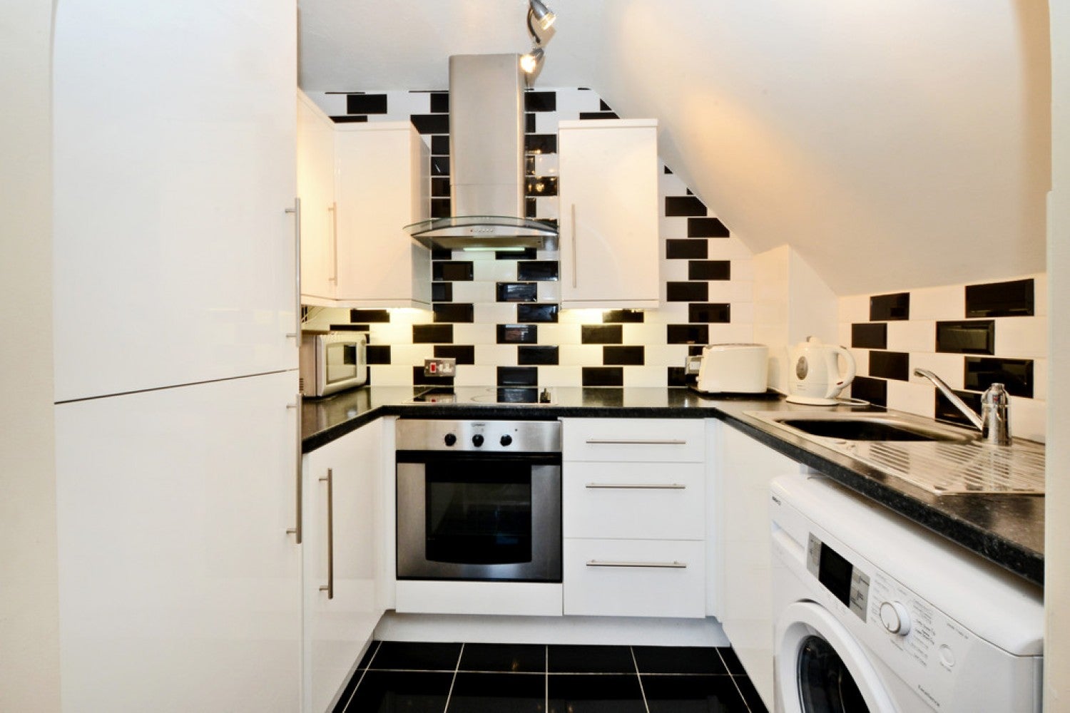 Flat Garfield Road in Surrey Heath