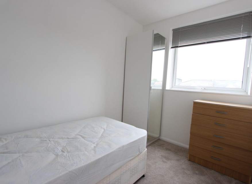 Flat Glenhurst Road in Greater London