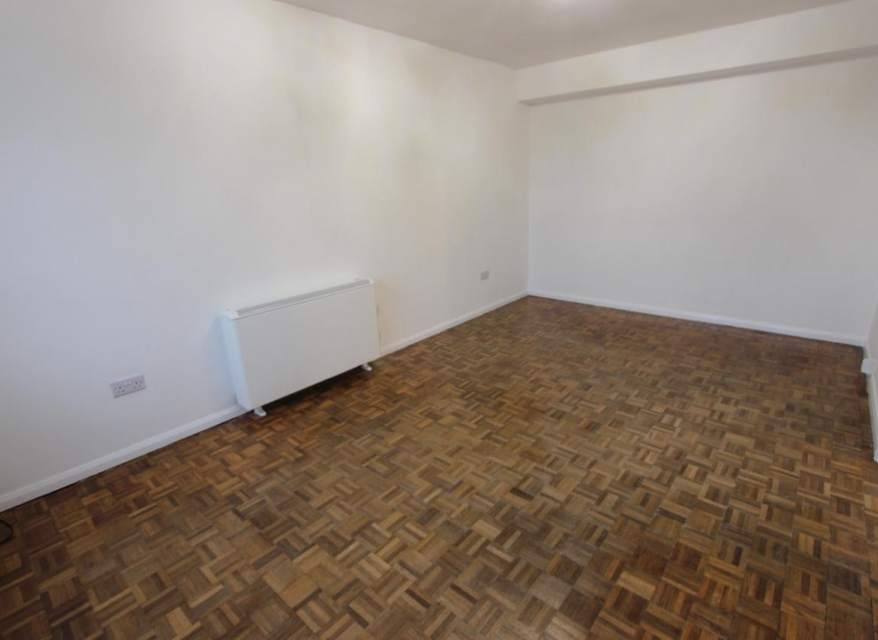Flat Glenhurst Road in Greater London