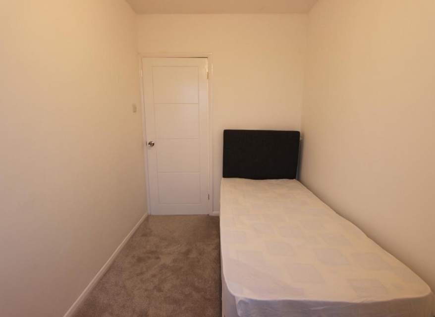 Flat Glenhurst Road in Greater London