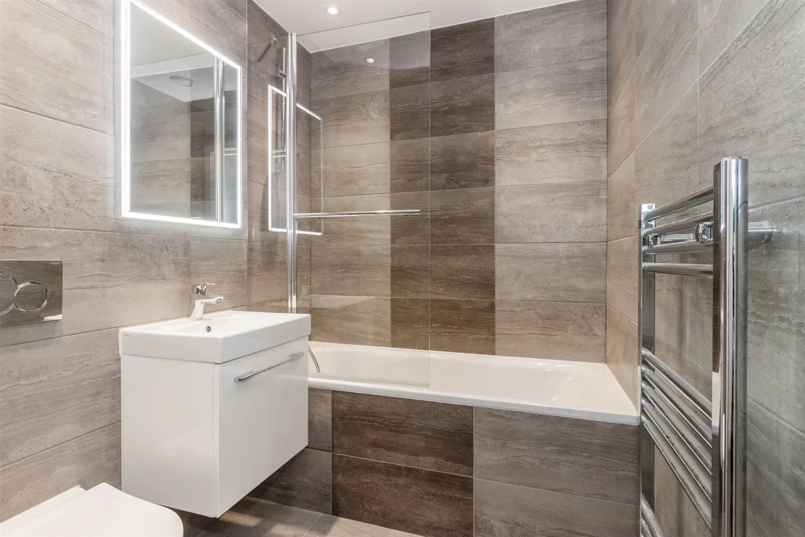 Flat Denehurst Gardens in Greater London