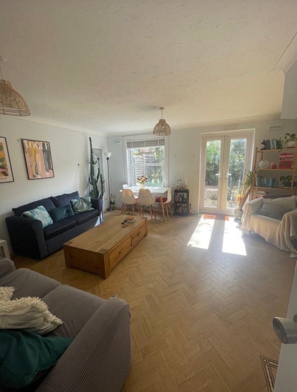 Room Earlston Grove in Greater London