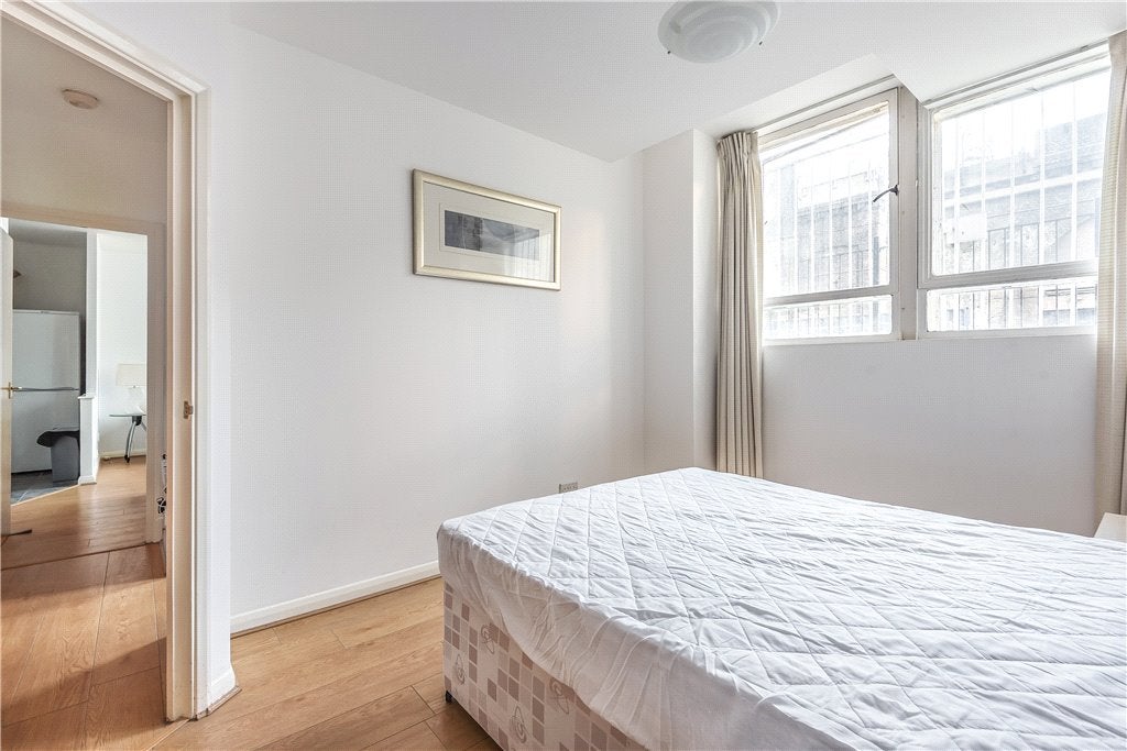Flat Newington Causeway in Greater London