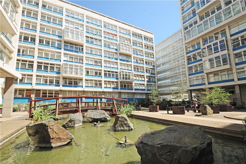 Flat Newington Causeway in Greater London