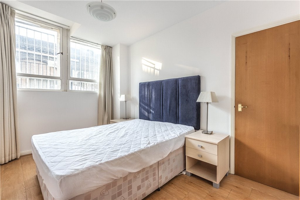 Flat Newington Causeway in Greater London