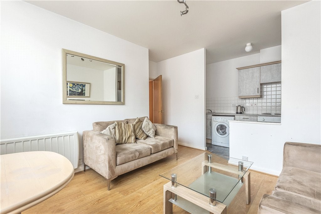 Flat Newington Causeway in Greater London