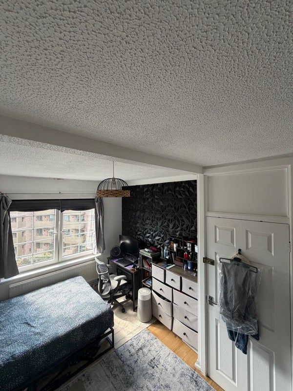 Room Swan Road in Greater London