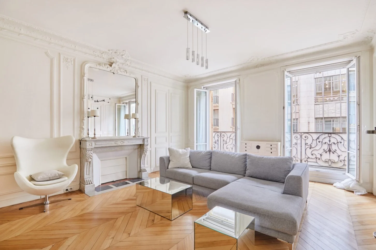 Flat Rue d'Artois in Paris
