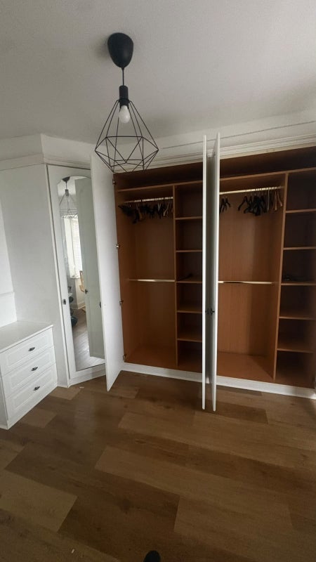 Room Clayhill Crescent in Greater London