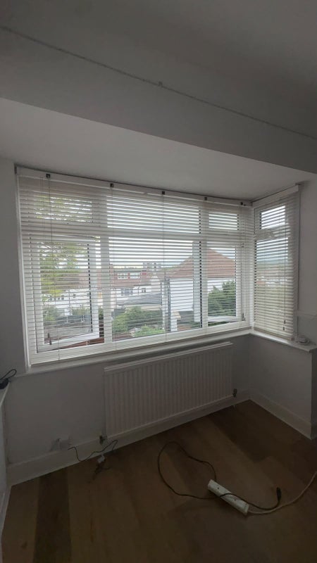 Room Clayhill Crescent in Greater London