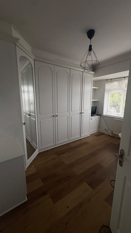 Room Clayhill Crescent in Greater London