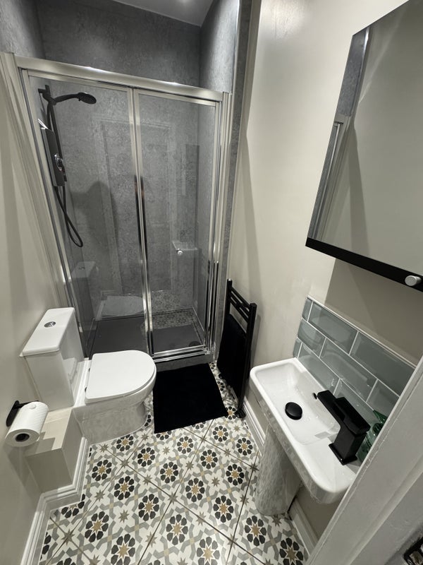Room Rosefield Street in Royal Leamington Spa