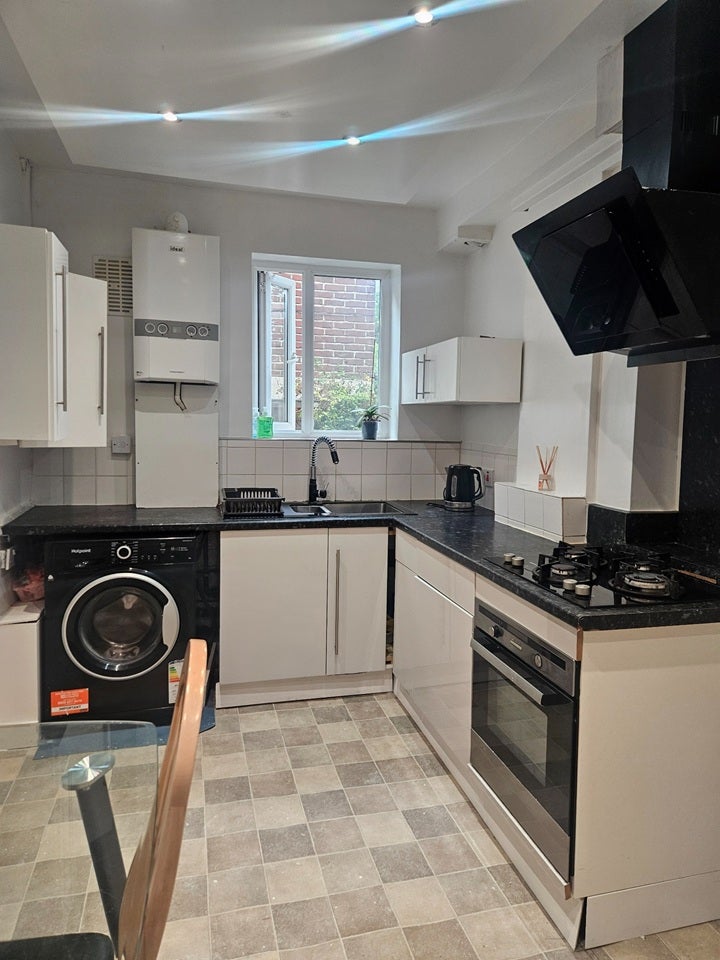 Room Downderry Road in Greater London