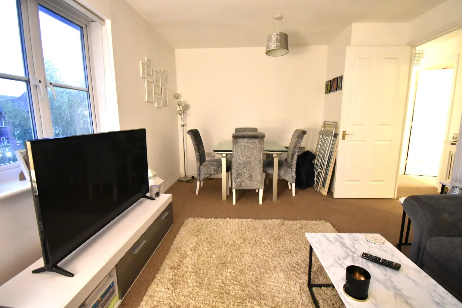 Flat Halcyon Close in Witham