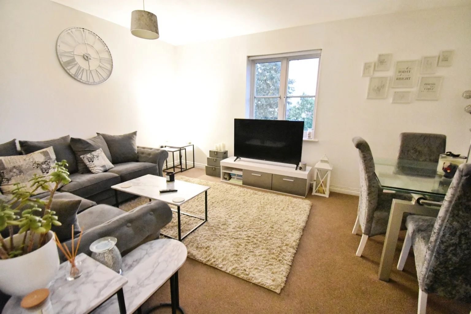 Flat Halcyon Close in Witham