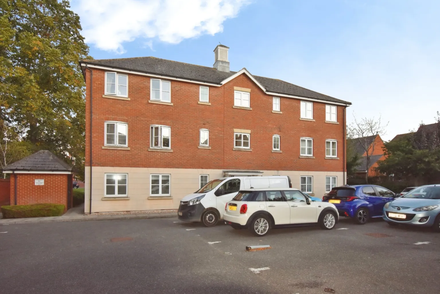 Flat Halcyon Close in Witham
