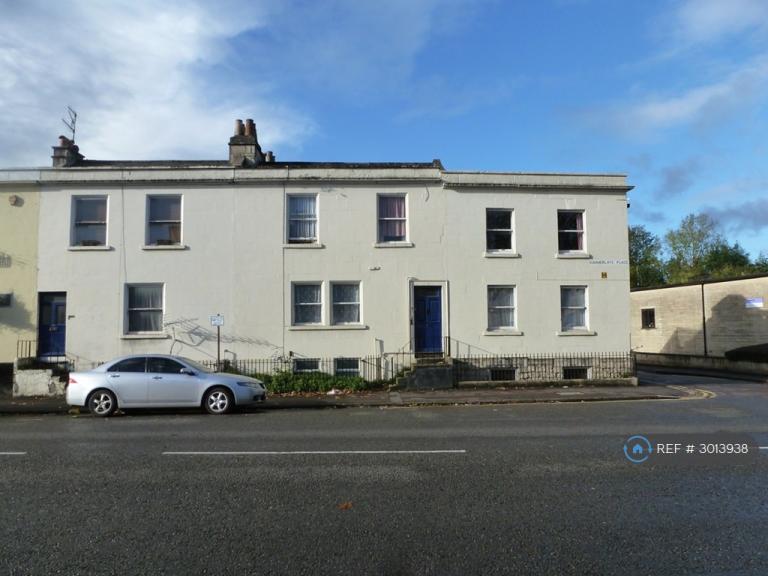 Flat Pulteney Road in Bath