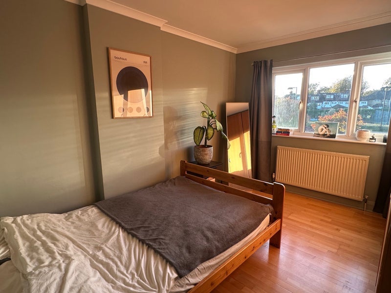 Room Princes Avenue in Greater London
