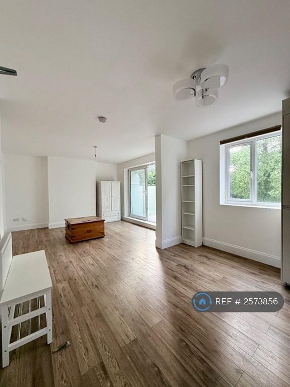 Flat Roehampton Vale in Greater London