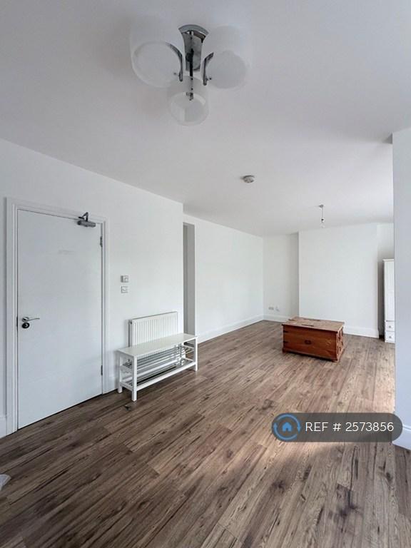 Flat Roehampton Vale in Greater London