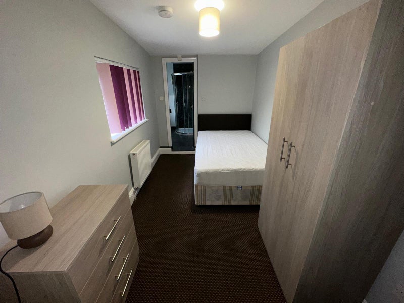 Room Shipcote Lane in Gateshead