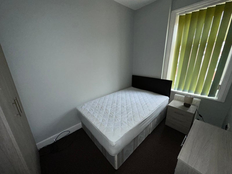 Room Shipcote Lane in Gateshead