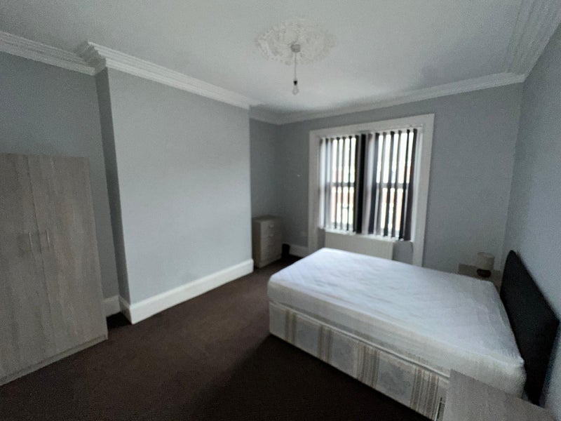 Room Shipcote Lane in Gateshead