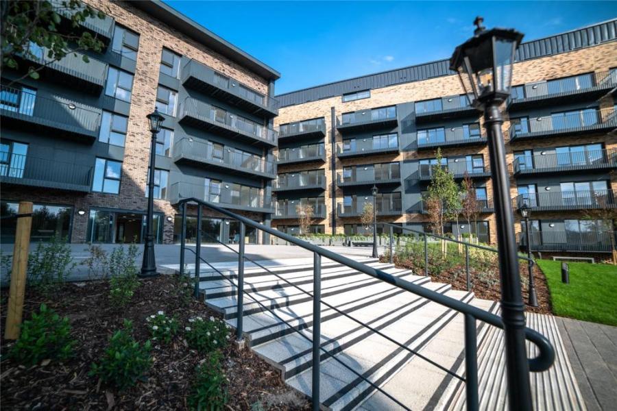 Flat Manorfield in Ashford