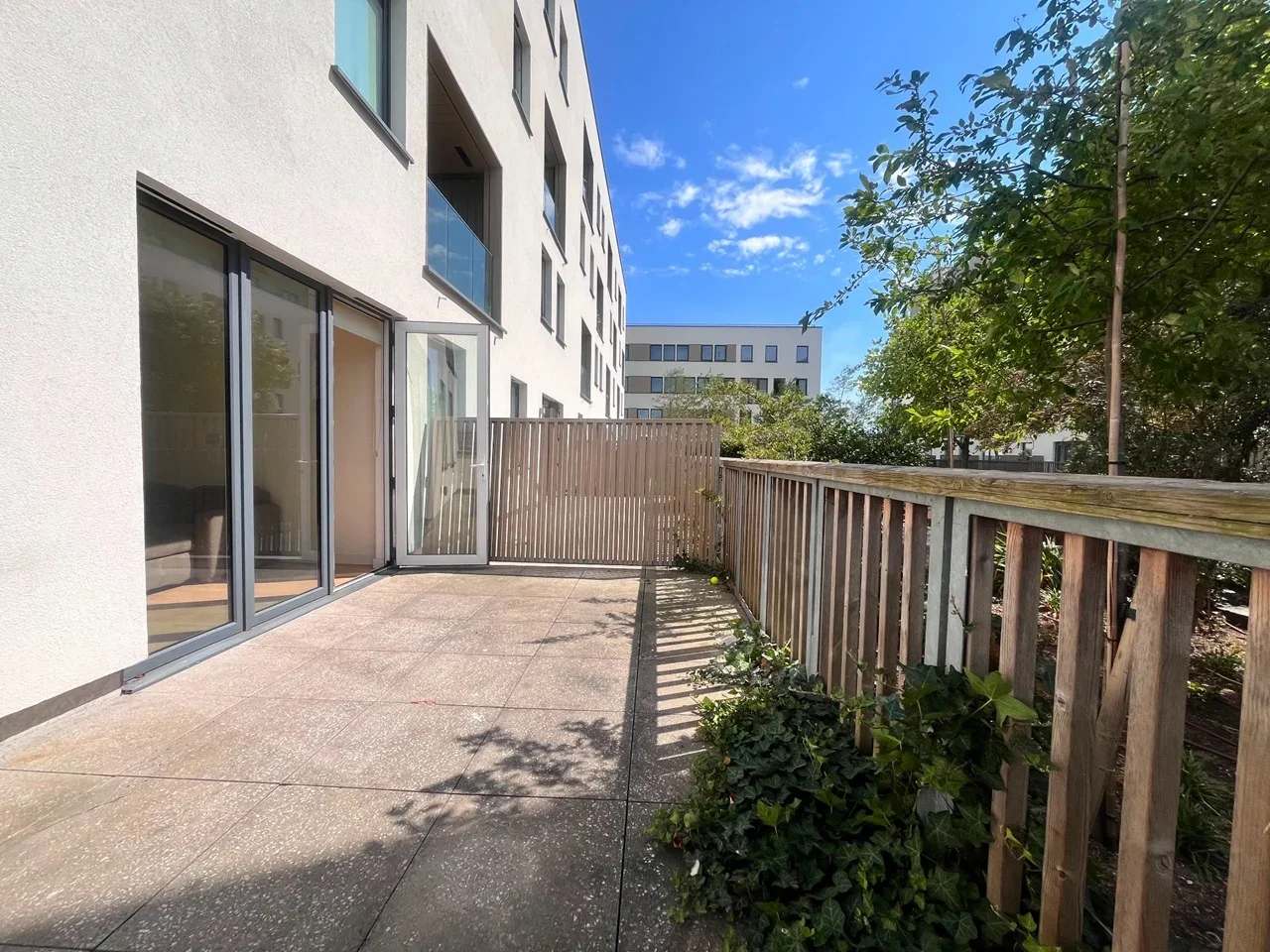 Flat Capitol Way in Greater London
