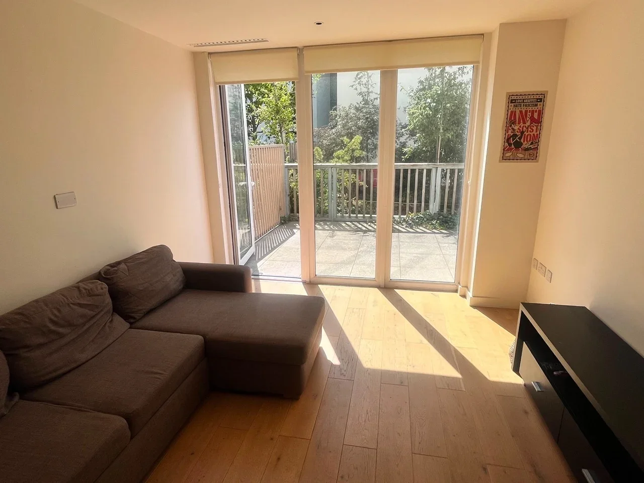 Flat Capitol Way in Greater London