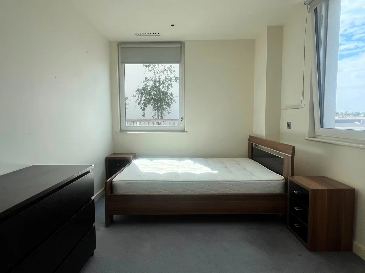 Flat Capitol Way in Greater London
