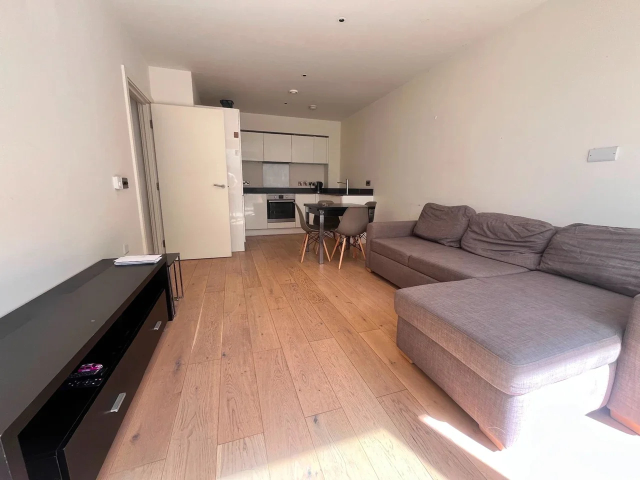 Flat Capitol Way in Greater London